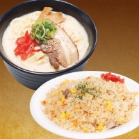ランチ 炒飯と豚骨ラーメンセット