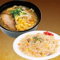ランチ 炒飯と味噌ラーメンセット
