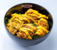 クワトロフォルマッジ 4種のチーズ のからあげ丼