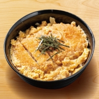 三元豚ロースカツ丼
